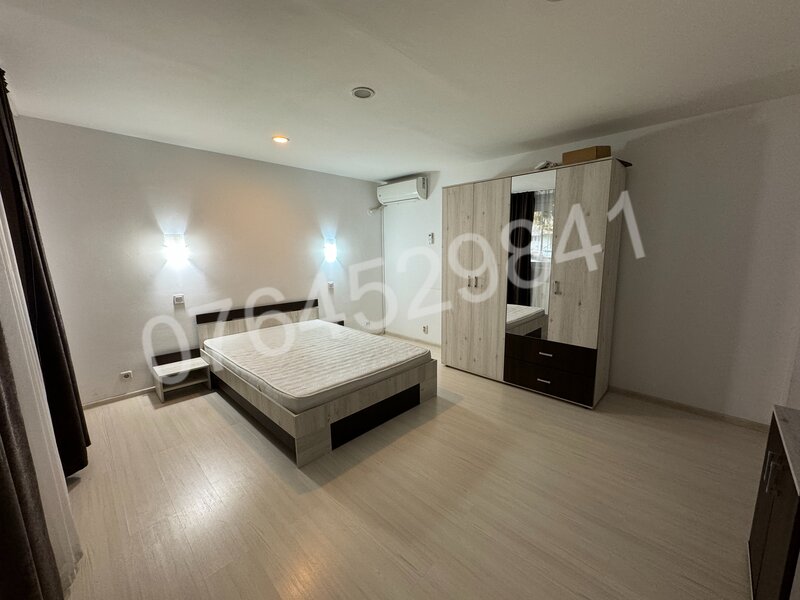 Sos. Colentina 70 vizavi de scoala 39, 3 min. Mc Donald's 200 metri Fundeni