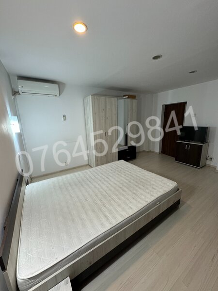 Sos. Colentina 70 vizavi de scoala 39, 3 min. Mc Donald's 200 metri Fundeni