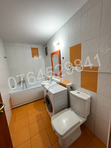 Sos. Colentina 70 vizavi de scoala 39, 3 min. Mc Donald's 200 metri Fundeni