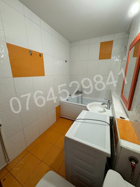 Sos. Colentina 70 vizavi de scoala 39, 3 min. Mc Donald's 200 metri Fundeni