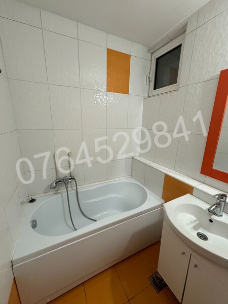 Sos. Colentina 70 vizavi de scoala 39, 3 min. Mc Donald's 200 metri Fundeni