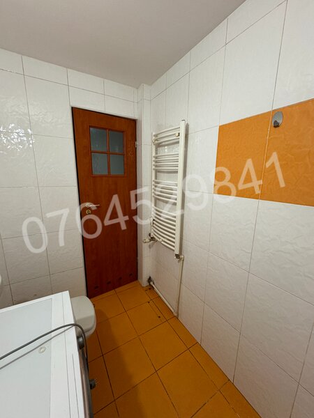 Sos. Colentina 70 vizavi de scoala 39, 3 min. Mc Donald's 200 metri Fundeni